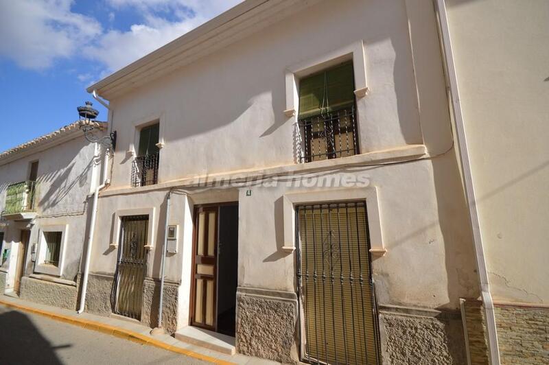 Townhouse for sale in Partaloa, Almería