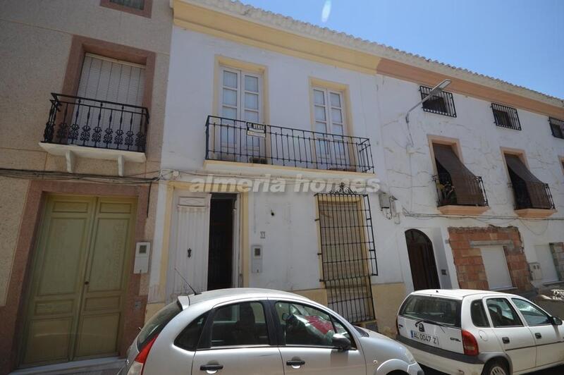 Townhouse for sale in Cantoria, Almería