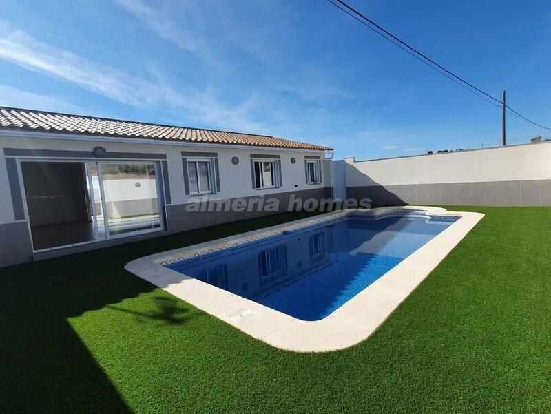 Villa for sale in Puerto Lumbreras, Murcia