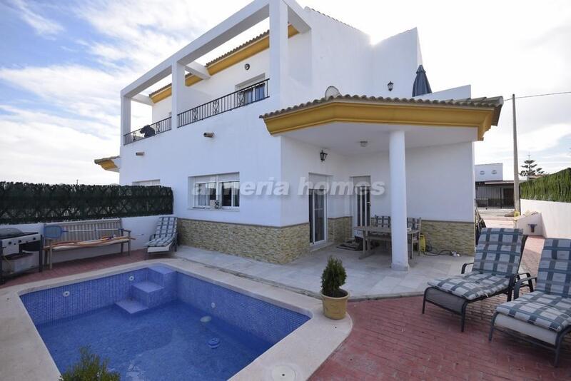 Villa til salgs i Zurgena, Almería