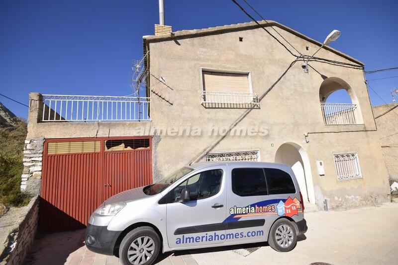 Townhouse for sale in Partaloa, Almería