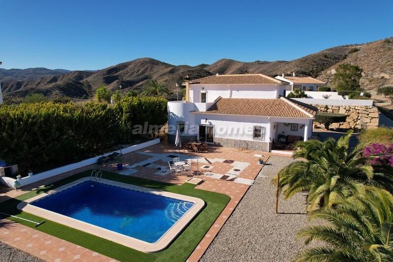 Villa zu verkaufen in Albanchez, Almería
