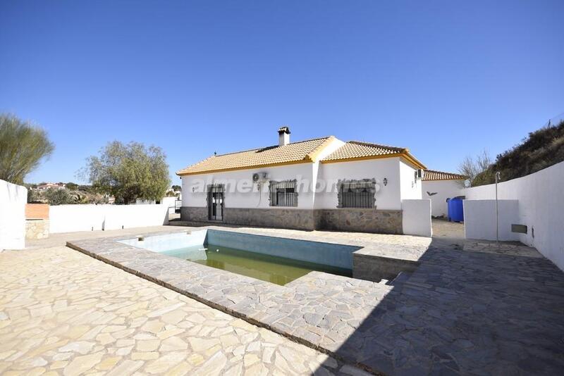 Villa en venta en Cantoria, Almería