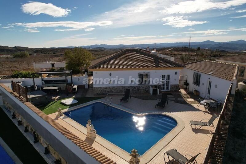 Villa for sale in Partaloa, Almería