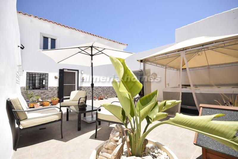 3 bedroom Country House for sale