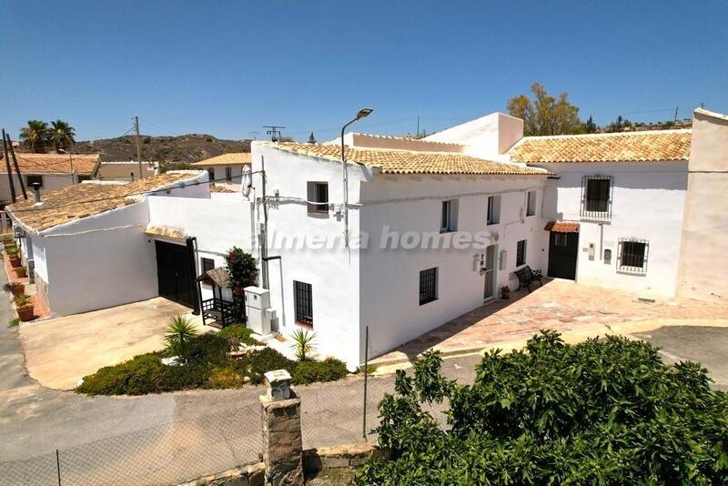 3 bedroom Country House for sale