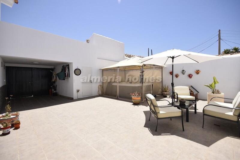 3 bedroom Country House for sale