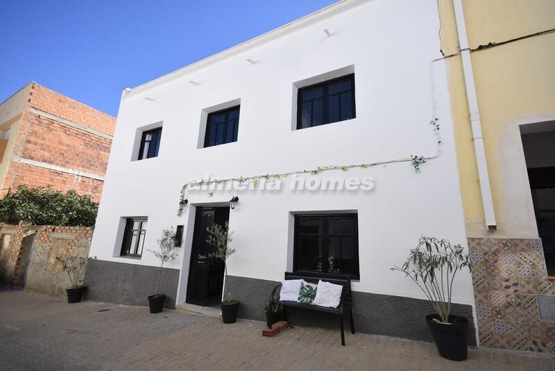 Byhus til salg i Purchena, Almería