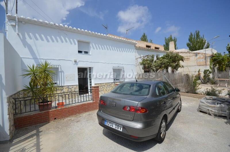 Townhouse for sale in Oria, Almería