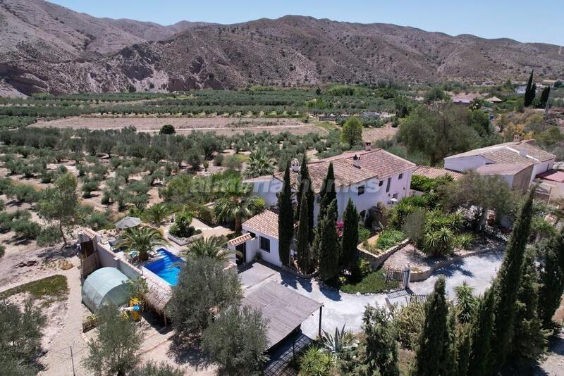 4 bedroom Country House for sale