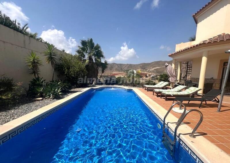 4 Cuarto Villa en venta