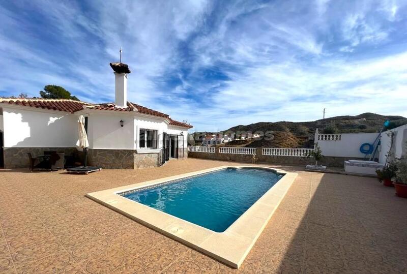 Villa en venta en Arboleas, Almería