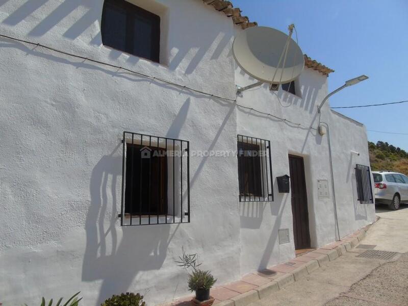 Gezinswoning Te koop in Somontin, Almería