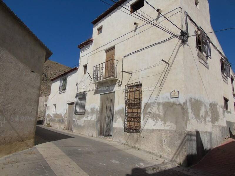Townhouse for sale in Oria, Almería