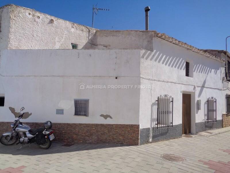 Townhouse for sale in Partaloa, Almería