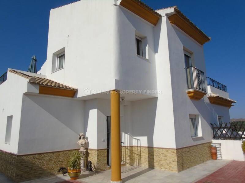 Villa til salgs i Huercal-Overa, Almería