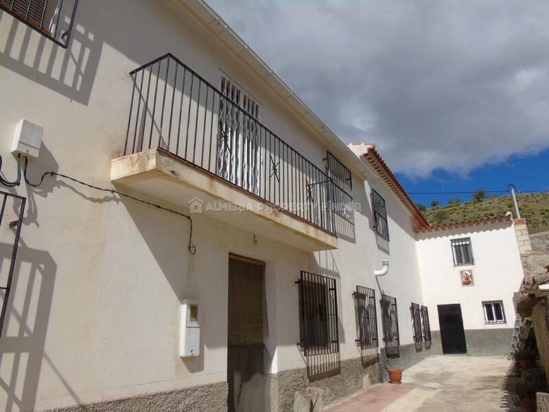 Landhaus zu verkaufen in Oria, Almería