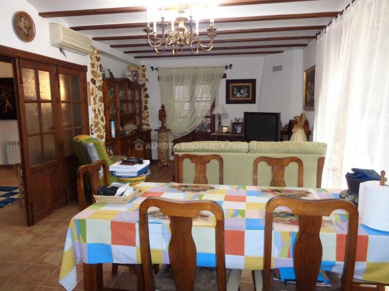 4 bedroom Country House for sale