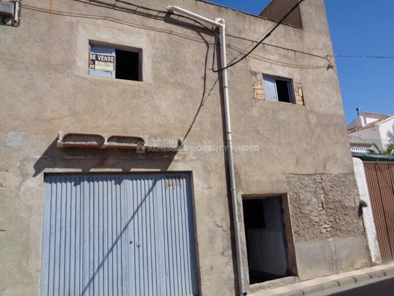 Gezinswoning Te koop in Cantoria, Almería