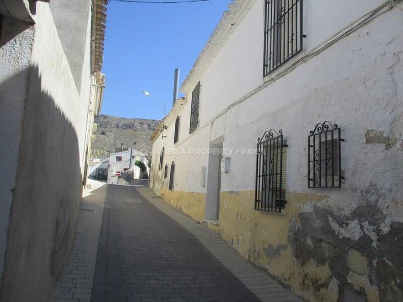 Townhouse for sale in Oria, Almería