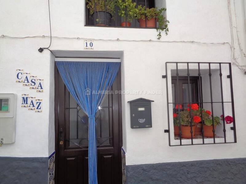 Townhouse for sale in Somontin, Almería