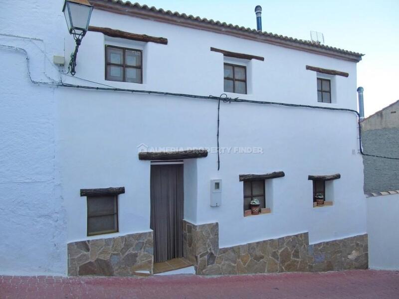 Stadthaus zu verkaufen in Albanchez, Almería