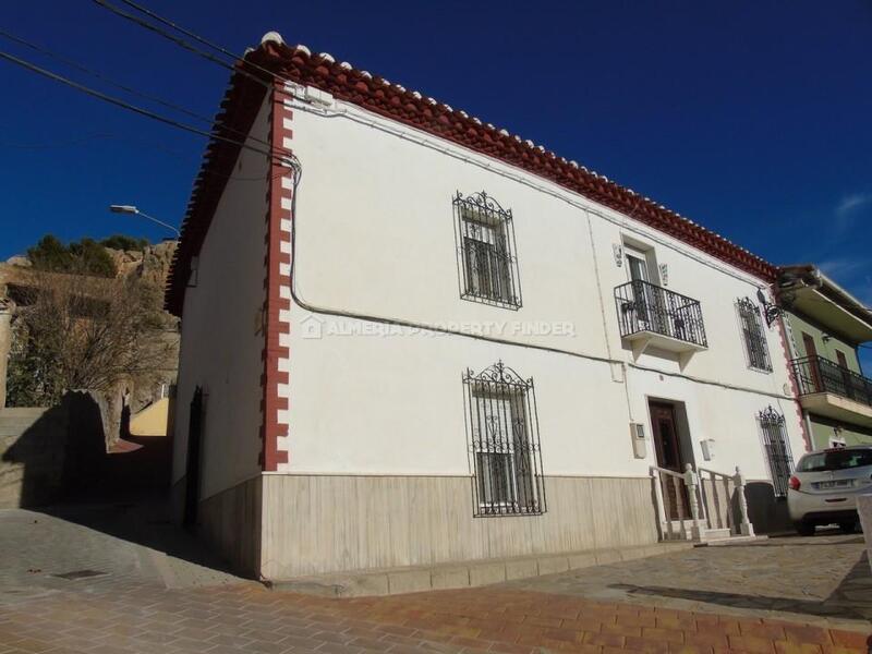 Rekkehus til salgs i Oria, Almería