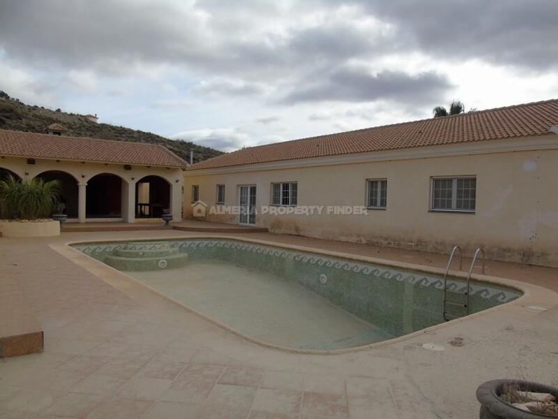 Villa for sale in Partaloa, Almería