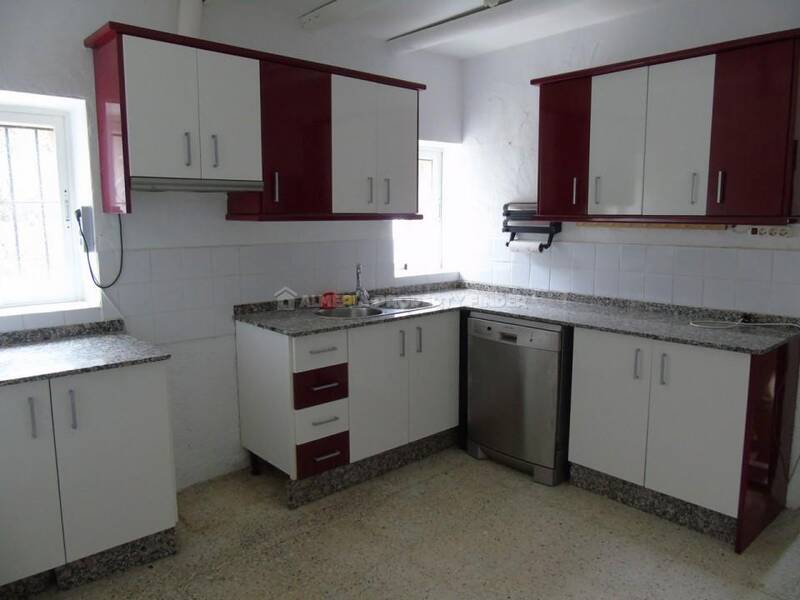 4 slaapkamer Landhuis Te koop