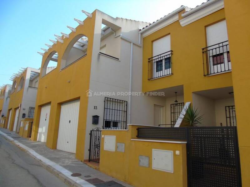 Townhouse for sale in Fines, Almería