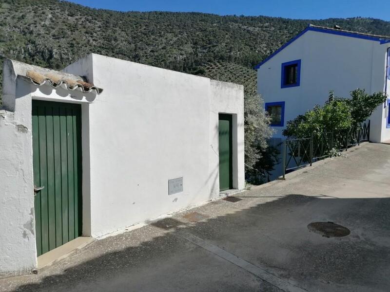 Townhouse for sale in Rute, Córdoba