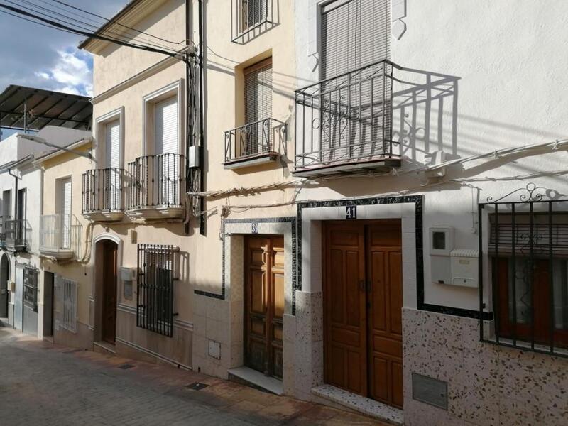 3 bedroom Townhouse for sale