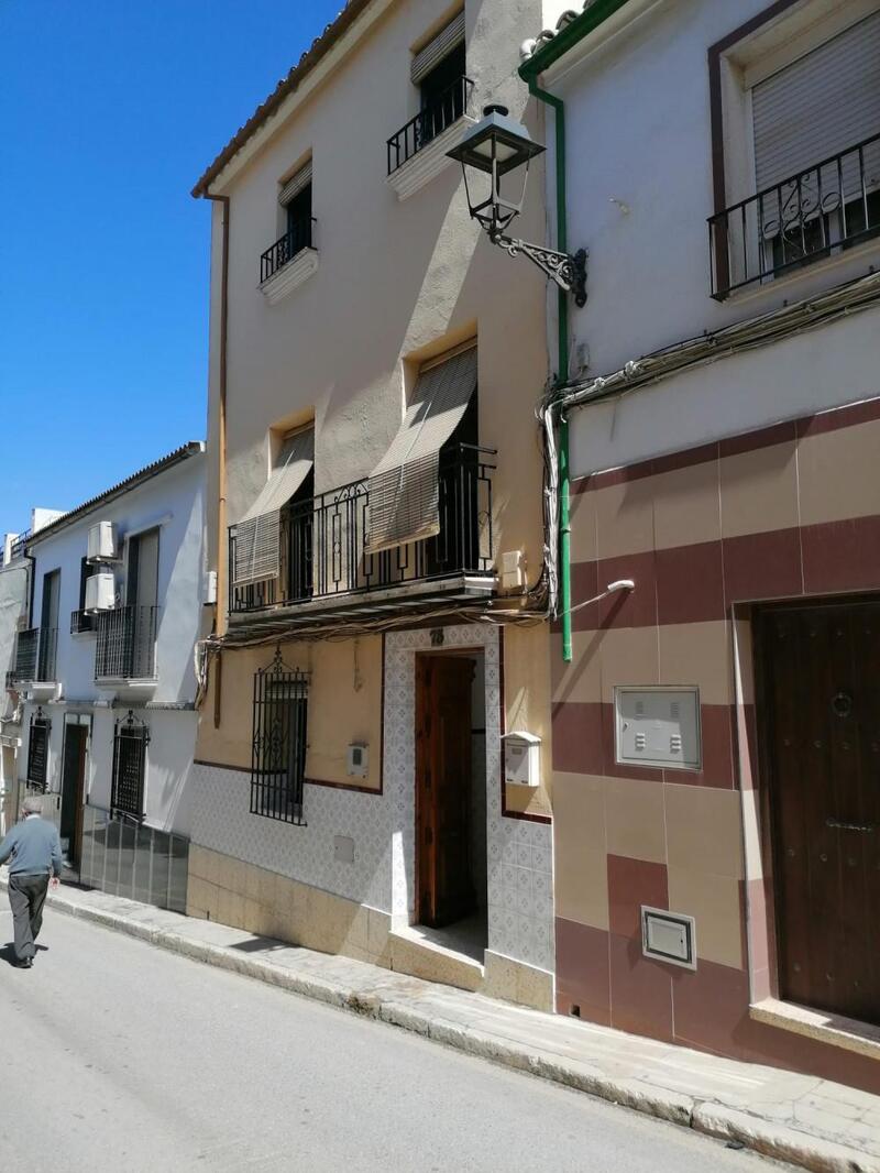 Townhouse for sale in Rute, Córdoba