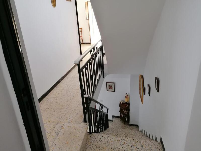 7 bedroom Townhouse for sale