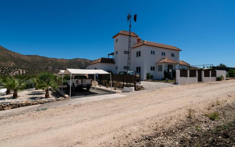 6 Schlafzimmer Landhaus zu verkaufen