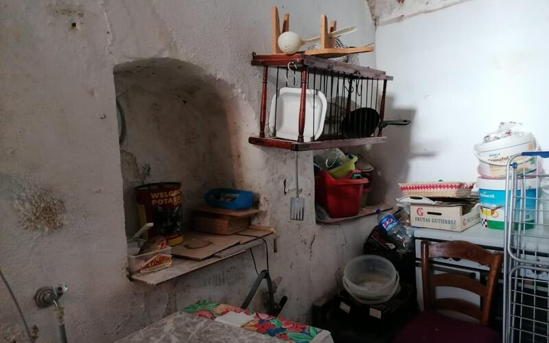 6 спальная комната городская тюрьма продается