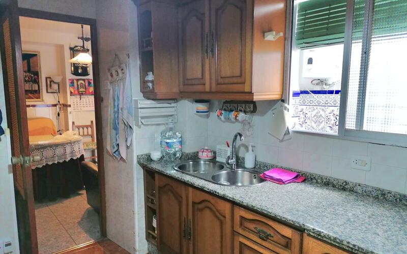 6 спальная комната городская тюрьма продается