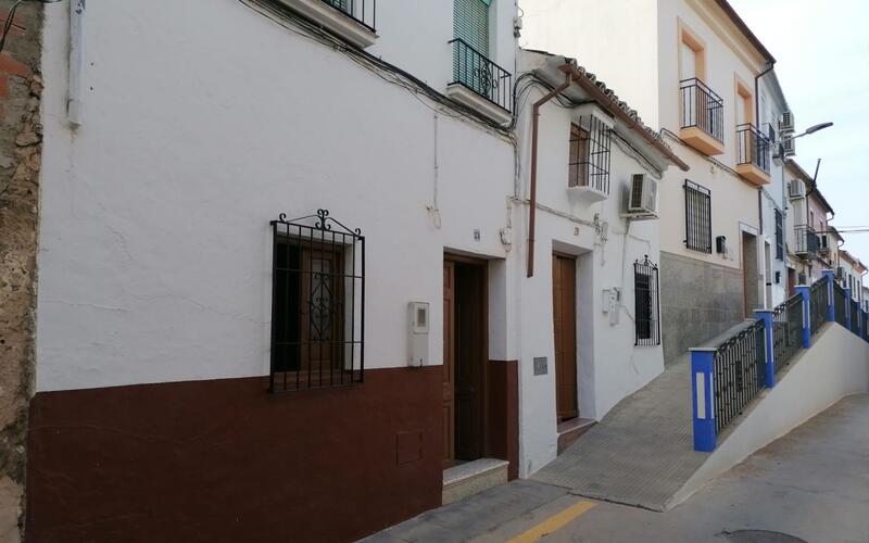 Townhouse for sale in Rute, Córdoba