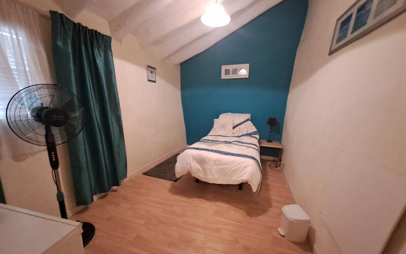 3 спальная комната городская тюрьма продается