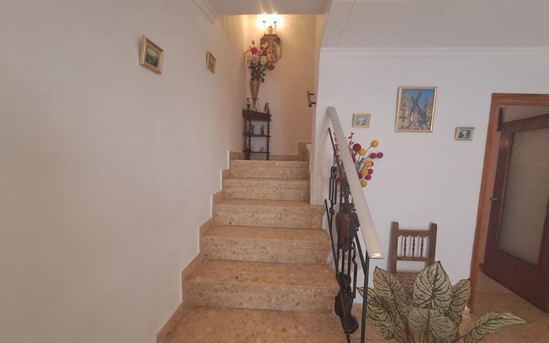 5 bedroom Townhouse for sale