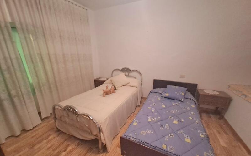 5 bedroom Townhouse for sale