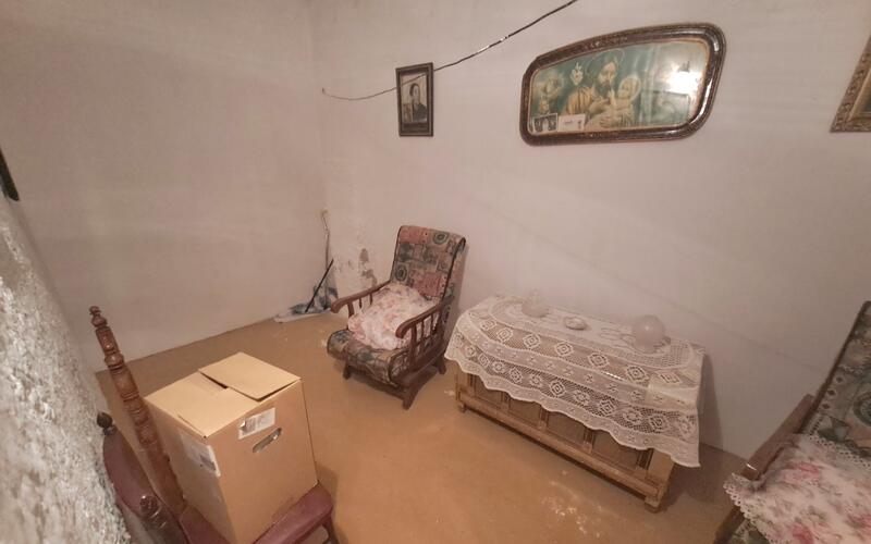 5 bedroom Townhouse for sale