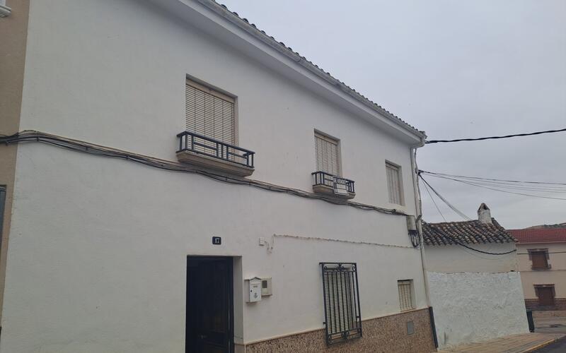 5 bedroom Townhouse for sale