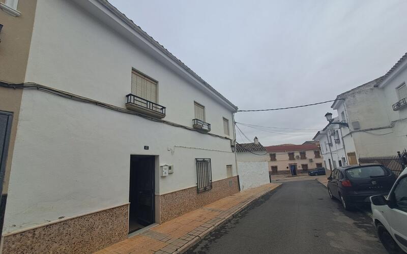 5 bedroom Townhouse for sale