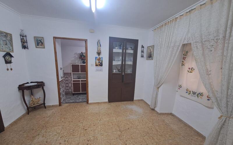 5 bedroom Townhouse for sale