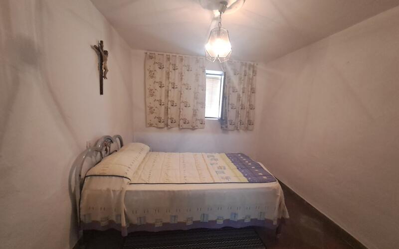 5 bedroom Townhouse for sale