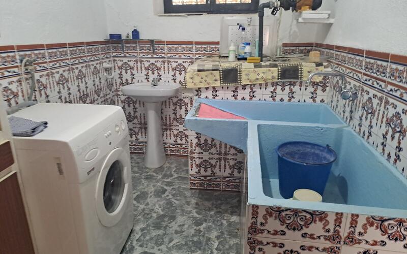 5 bedroom Townhouse for sale