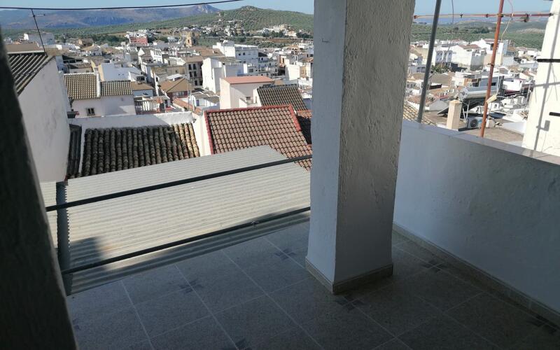 4 bedroom Townhouse for sale