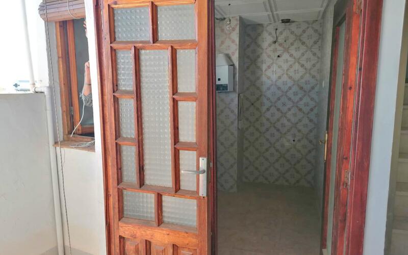5 bedroom Townhouse for sale