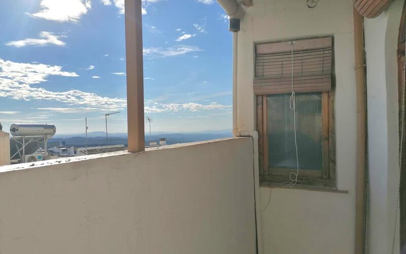 5 bedroom Townhouse for sale